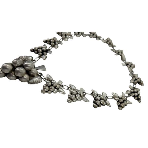 Vintage Art Deco Mexican Sterling Silver Repousse Grape Necklace 16" Long - Picture 3 of 8